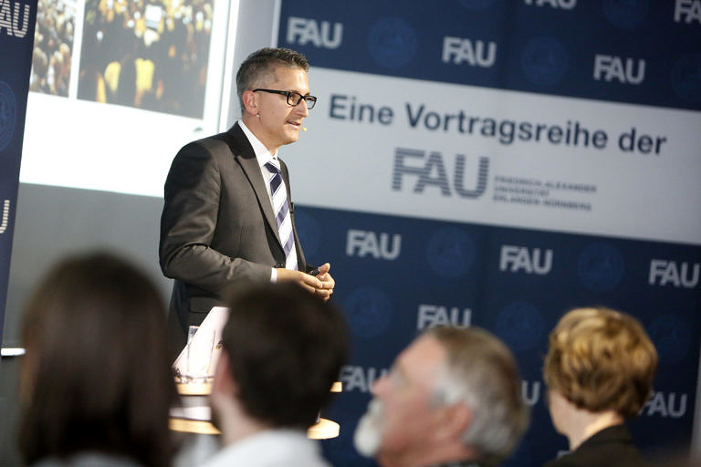 Digitization: Focus on the Human Being – Inaugural Lecture by Prof. Dr. Sven Laumer