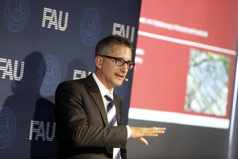 Current ranking shows: Sven Laumer is among the best five young management researchers in German-speaking countries