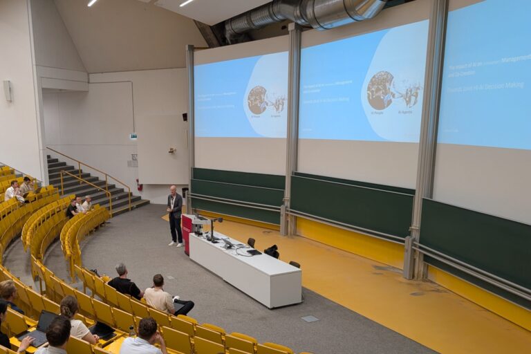 Innovation Research Meets Teaching: Johann Füller Visits the Digital Change Management Lecture